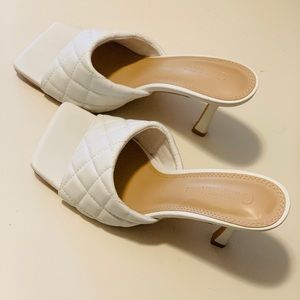 Wild Diva white Square Toe hills / size 8❤️❤️❤️❤️